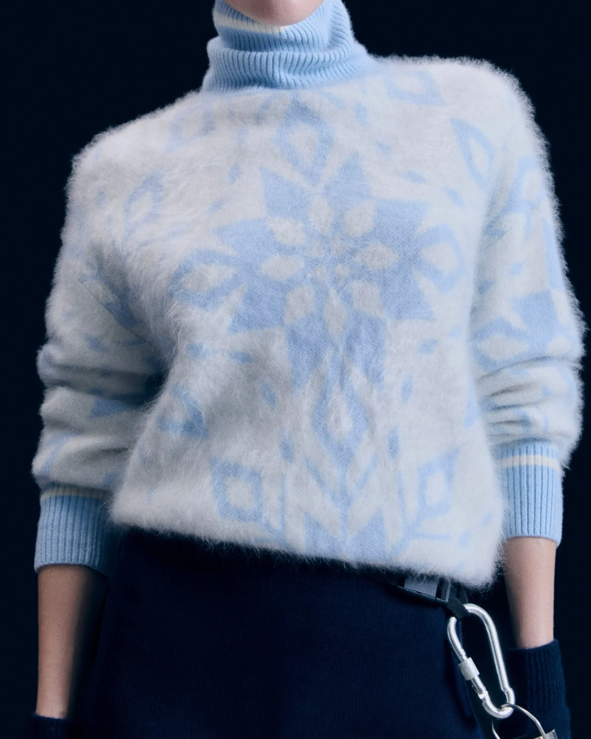 pull_col_roul_hairy__motif_flocons_1.webp Pull Col Roulé Hairy à Motif Flocons^FROM FUTURE Shop