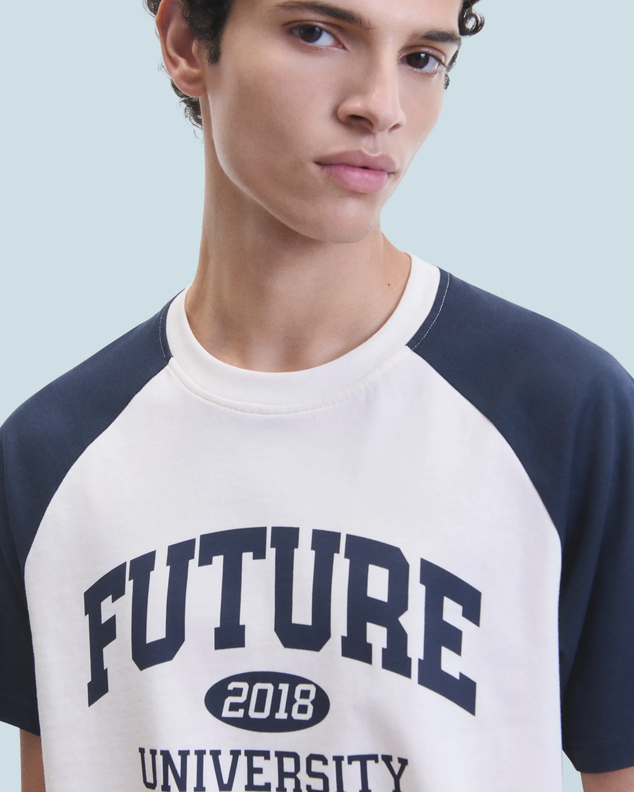 tshirt_col_rond_manches_courtes_future_university_1.webp T-shirt Col Rond Manches Courtes Future University^FROM FUTURE Outlet